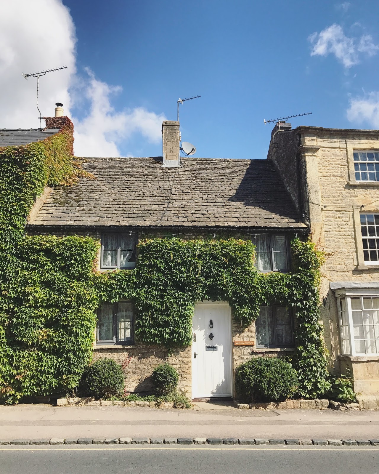 Travel Little Cotswold Cottage and Summer in The Cotswolds Roses