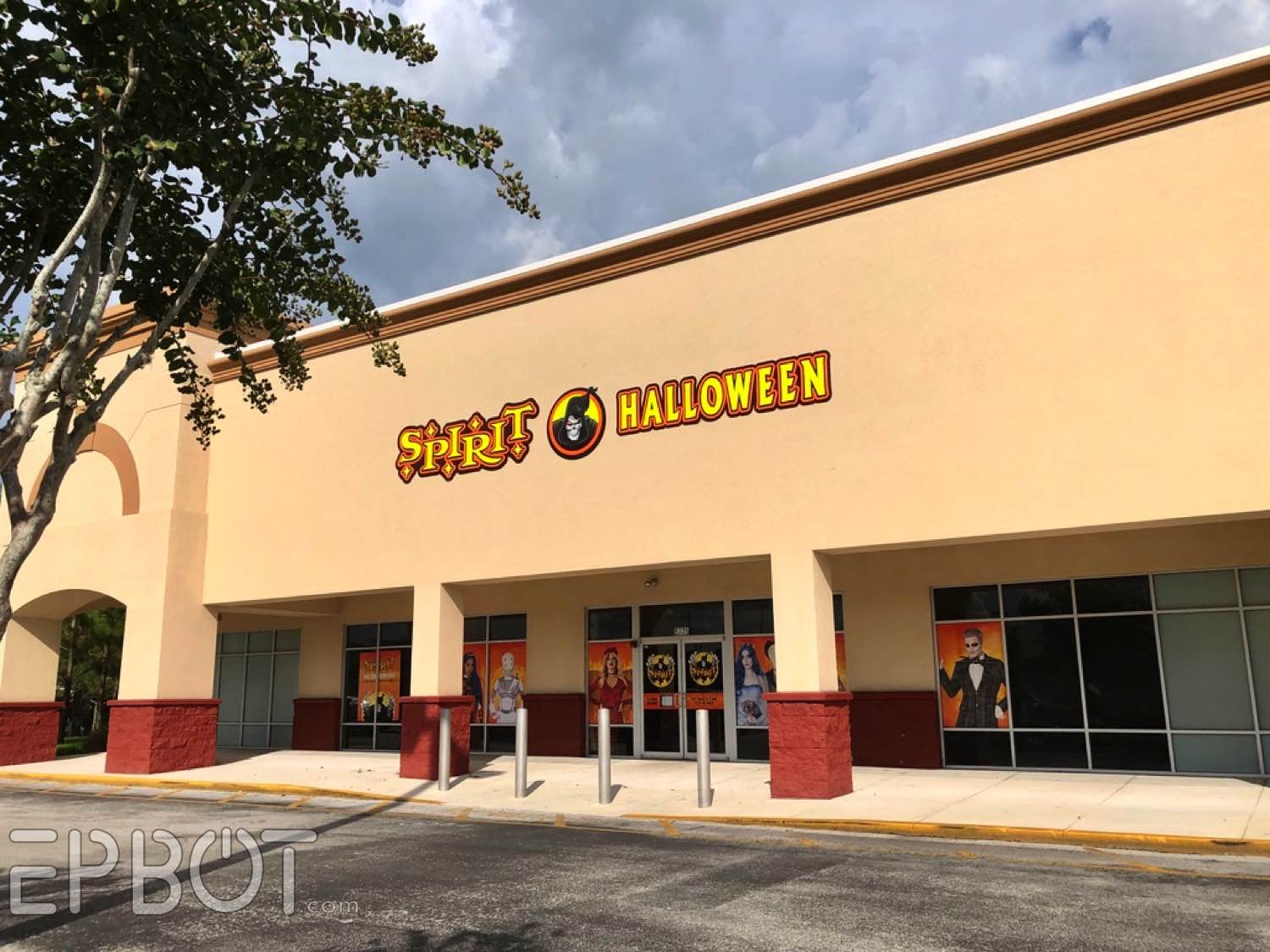 IT’S FINALLY TIME. My Spirit Halloween 2021 Store Tour! Project Isabella