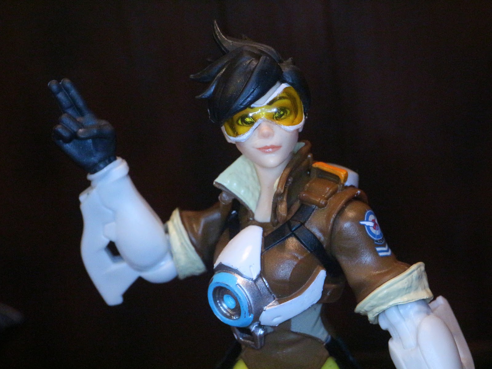 overwatch tracer, clean face, with a very beautiful