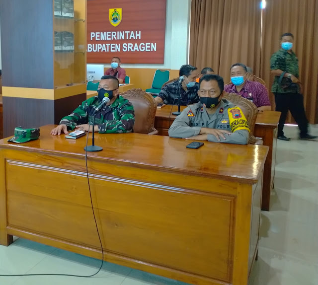 Kasdim Sragen Ikuti Video Conference Dalam Rangka Upaya Percepatan Penanganan Pandemi Covid-19 di Jawa Tengah Kasdim Sragen Ikuti Video Conference Dalam Rangka Upaya Percepatan Penanganan Pandemi Covid-19 di Jawa Tengah