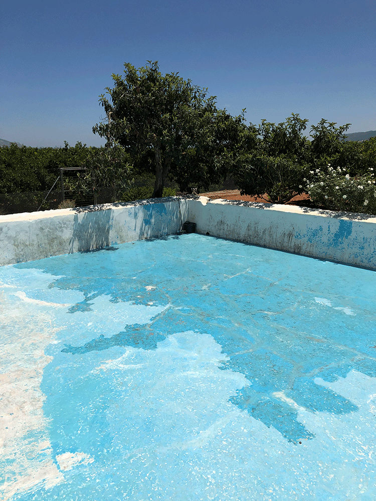 antes-despues-piscina-pintura-blanca-decoracion-verano-piscinas antes-despues-piscina-pintura-blanca-decoracion-verano-piscinas