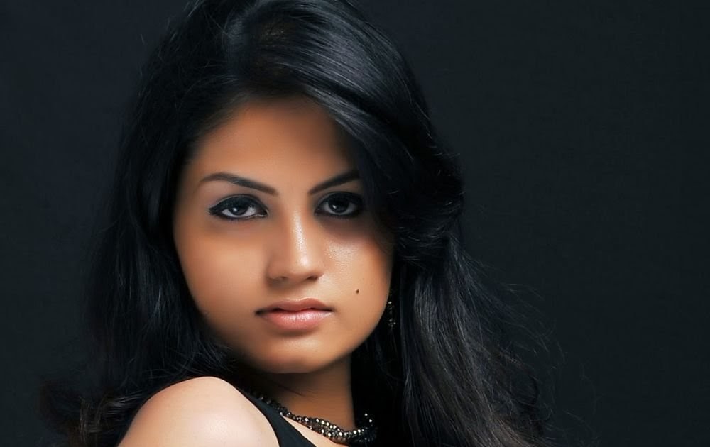 Hot Celebrity Sexy Hottest Telugu Actress Madhulika Cute Stills Photos