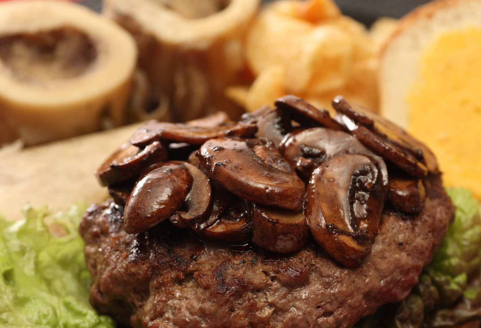 The Quest for Chefhood Hamburger avec champignons sauce bordelaise