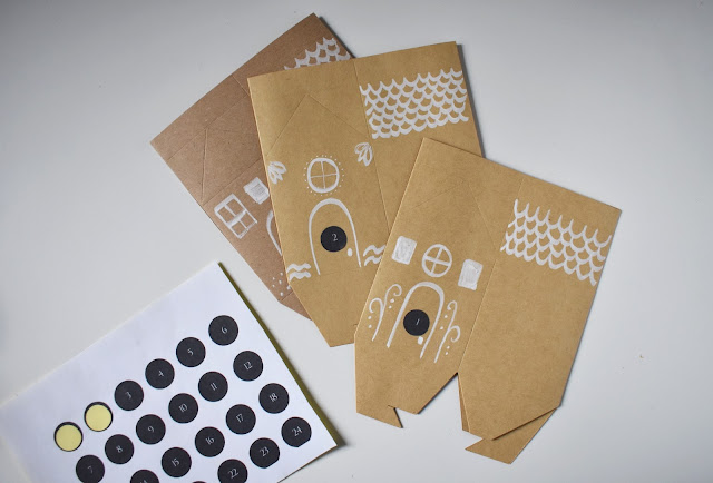 calendario-avvento-casette-carta-adesivi-numeri-porticine