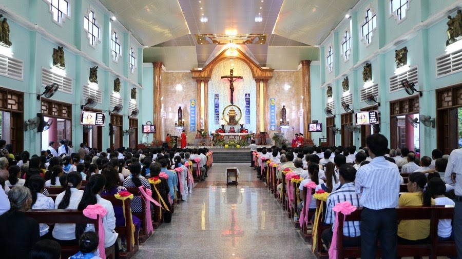 Thánh lễ Thêm sức-Rước lễ lần đầu và trao chứng thư cho Hội đồng Giáo xứ