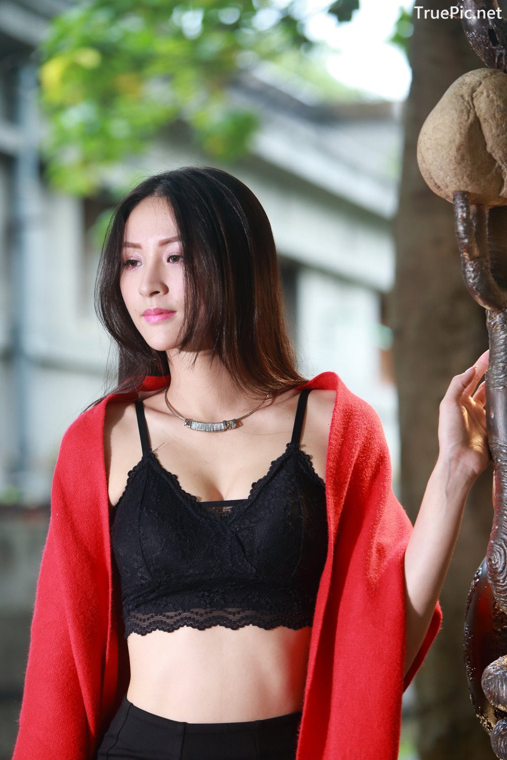 Image-Taiwanese-Beautiful-Long-Legs-Girl-雪岑Lola-Black-Sexy-Short-Pants-and-Crop-Top-Outfit-TruePic.net- Picture-48