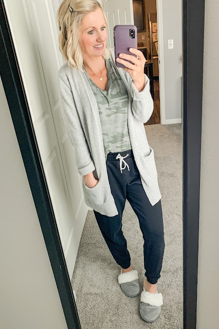 Comfy stay-at-home-mom outfit || Thrifty Wife Happy Life