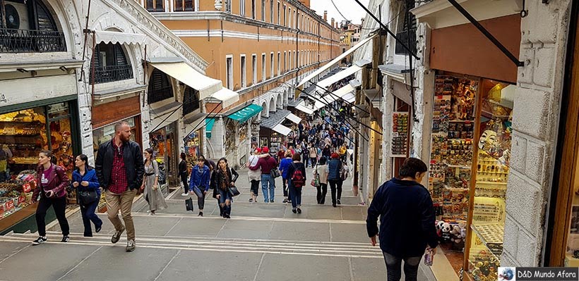 Comércio na Ponte Rialto - O que fazer em Veneza Comércio na Ponte Rialto - O que fazer em Veneza