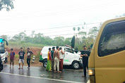 Tabrakan Ambulan dengan truck, Korban Segera di Bawa Ke RS Terdekat