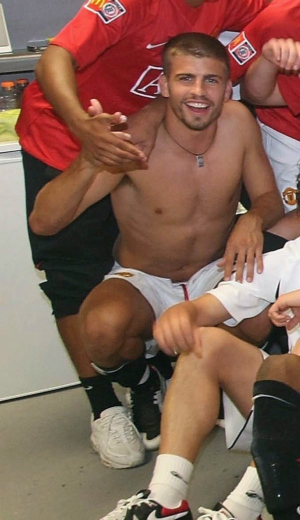 Gerard Piqué sin camiseta.