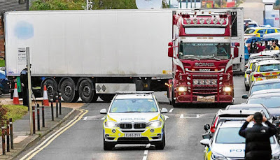 Hay dos menores de 15 años, entre los 39 muertos de un camión encontrado en Reino Unido