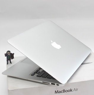 MacBook Air Core i5 13-inchi 2011 Fullset