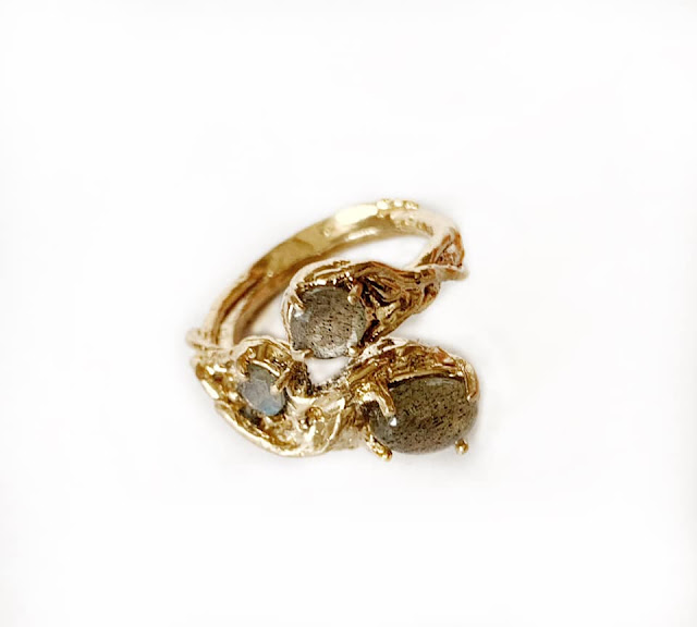 Anello Trilogy in bronzo fuso e cera persa con labradoriti. Designer Matuta Gioielli