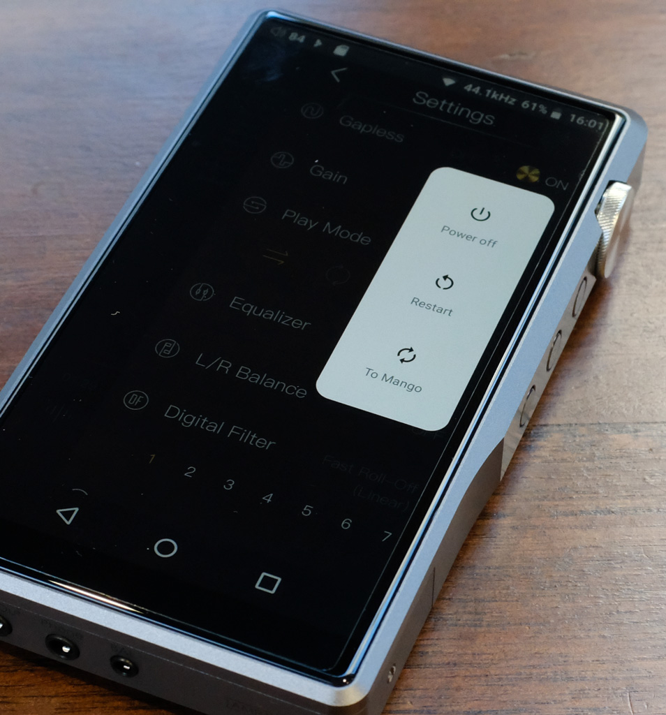 Sandal Audio: iBasso DX220 + AMP9 の試聴レビュー