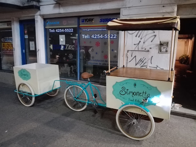 Triciclo Foodbike con tráiler a pedido.