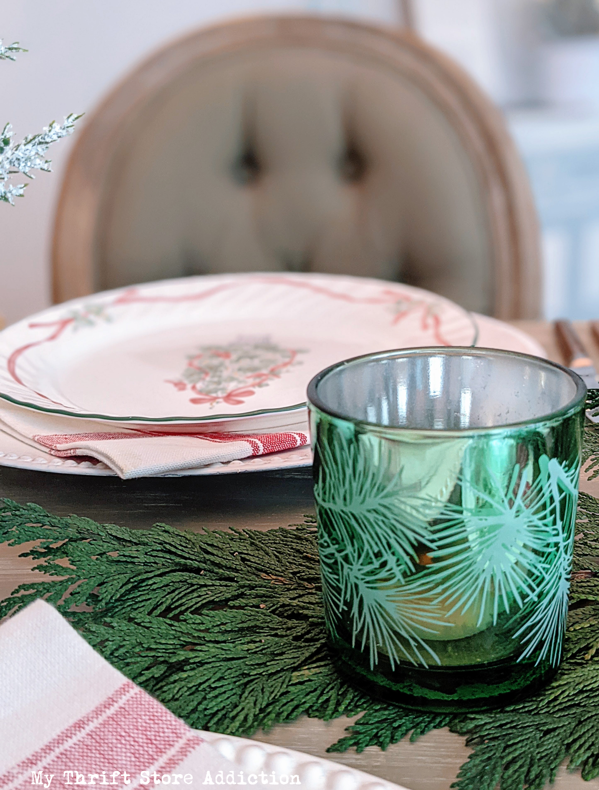 nature inspired Christmas table and cocoa bar