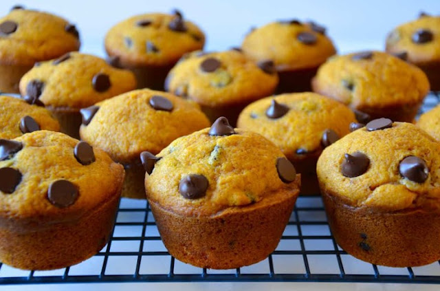 Pumpkin Chocolate Chip Muffins #muffins #baking
