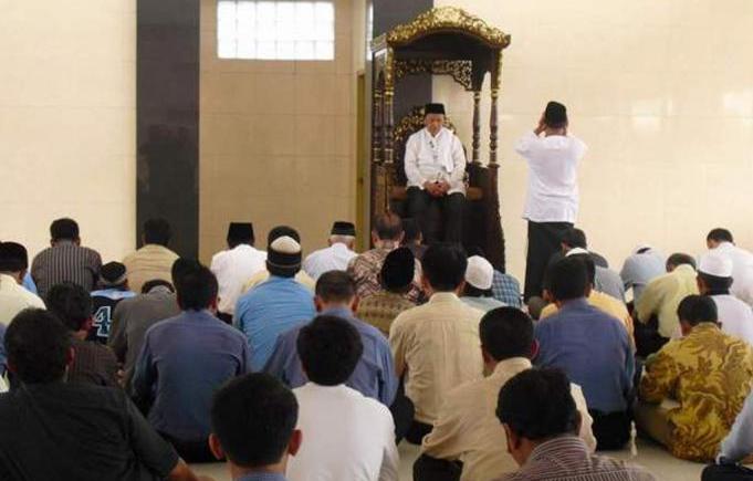 Dasar Hukum Bilal Menjelang Khatib Naik Mimbar Khutbah