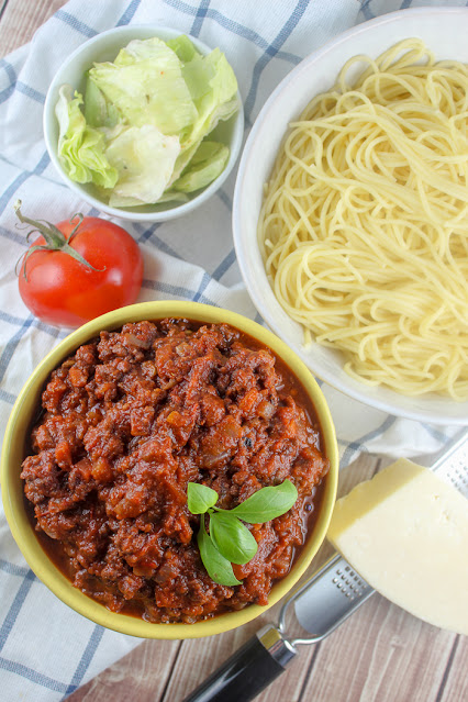 Olive Garden is one of my favorite restaurants and I love to recreate their dishes at home and this recipe for their Meat Sauce is spot on! It's rich, thick and meaty perfection!