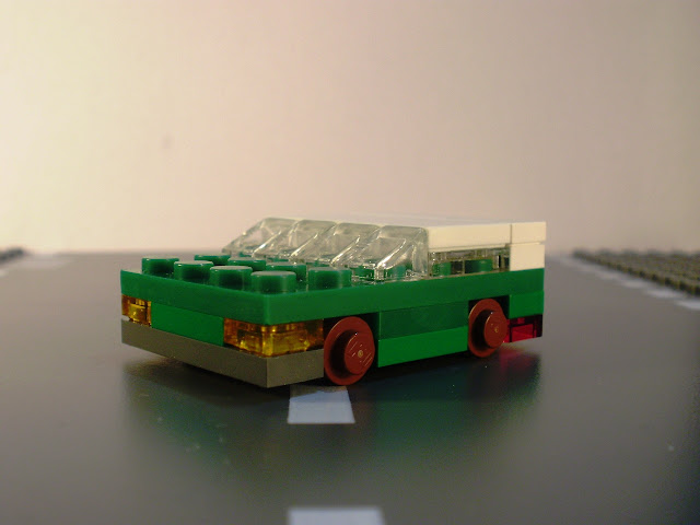 MOC LEGO micro carro verde