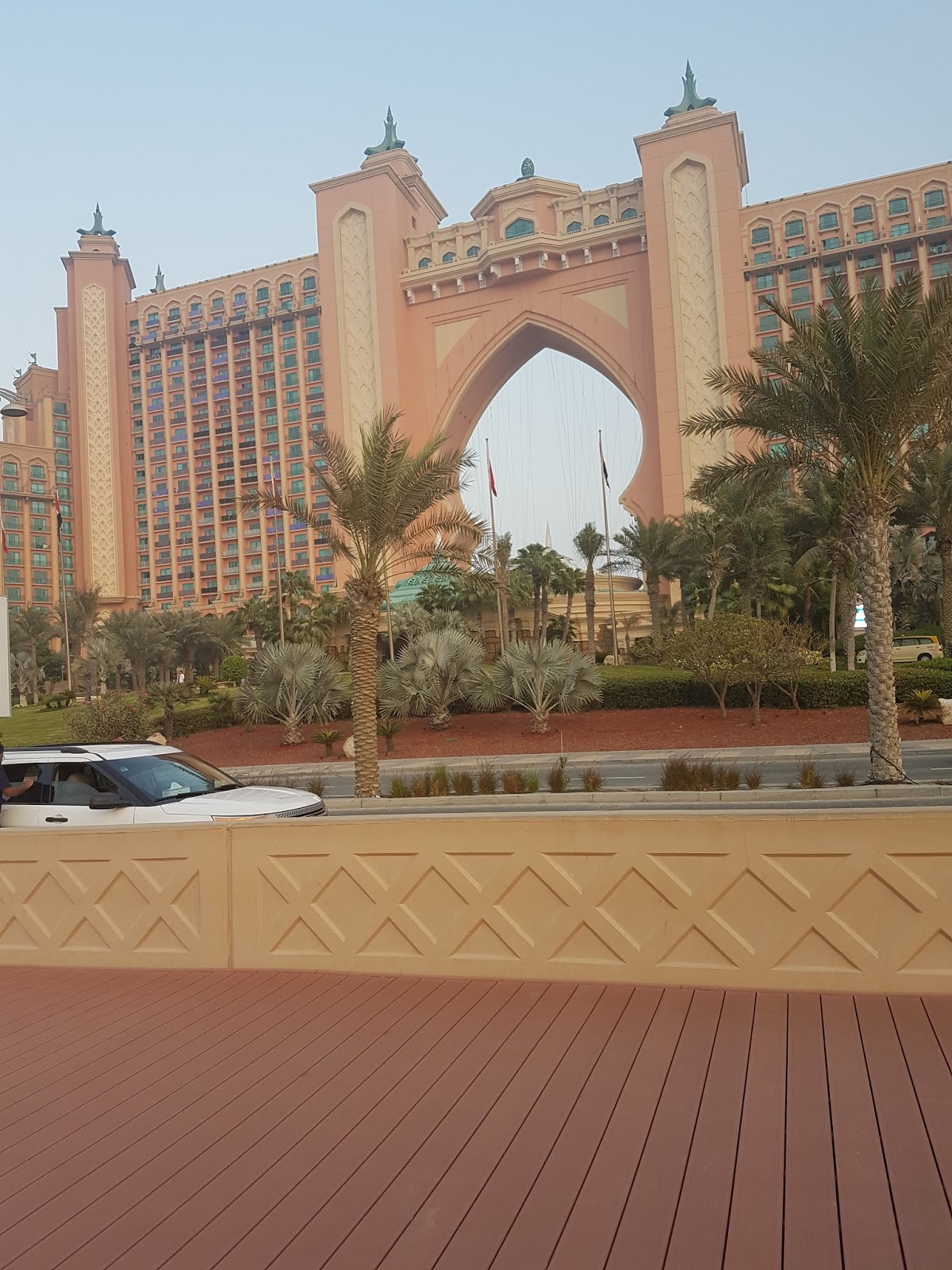 Day 4 Visit "Atlantis" located on the crescent of the Palm island