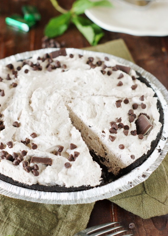 NoBake Mint Chocolate Chip Pie The Kitchen is My Playground