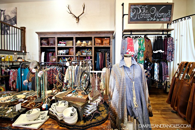 A TOUR OF THE PIONEER WOMAN MERCANTILE | Dimples and Tangles