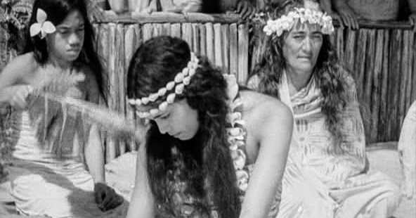 Картины с детьми и родителями. Близость с мамой. Gregoire korganow. Сцены из фильма мама и сын. Искушение матери к сыну.