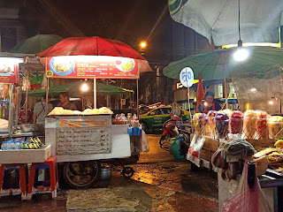 Soi Rambrutri night street scene