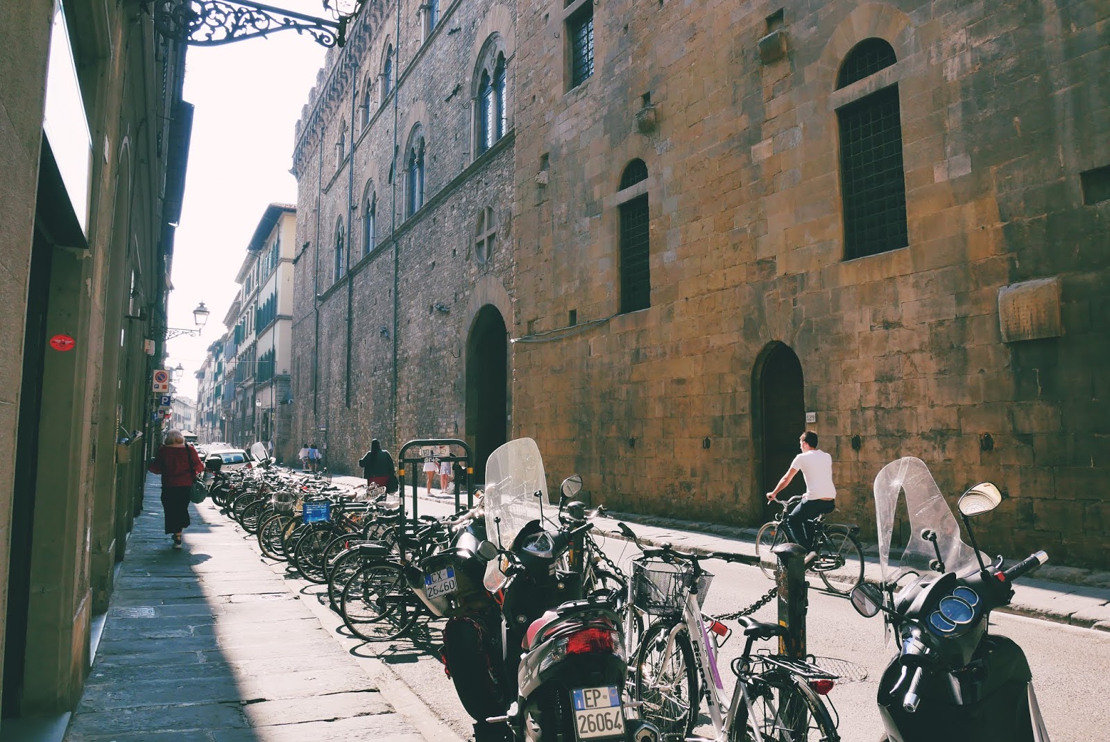 Jalan gang di Florence