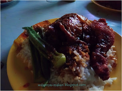 nasi kandar kuah campur, ayam goreng, bendi rebus