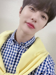 يعتقد مستخدمو الأنترنت أن بومين Golden Child قد أجرى عمليات تجميلية بسبب مظهر الجديد يعتقد مستخدمو الأنترنت أن بومين Golden Child قد أجرى عمليات تجميلية بسبب مظهر الجديد