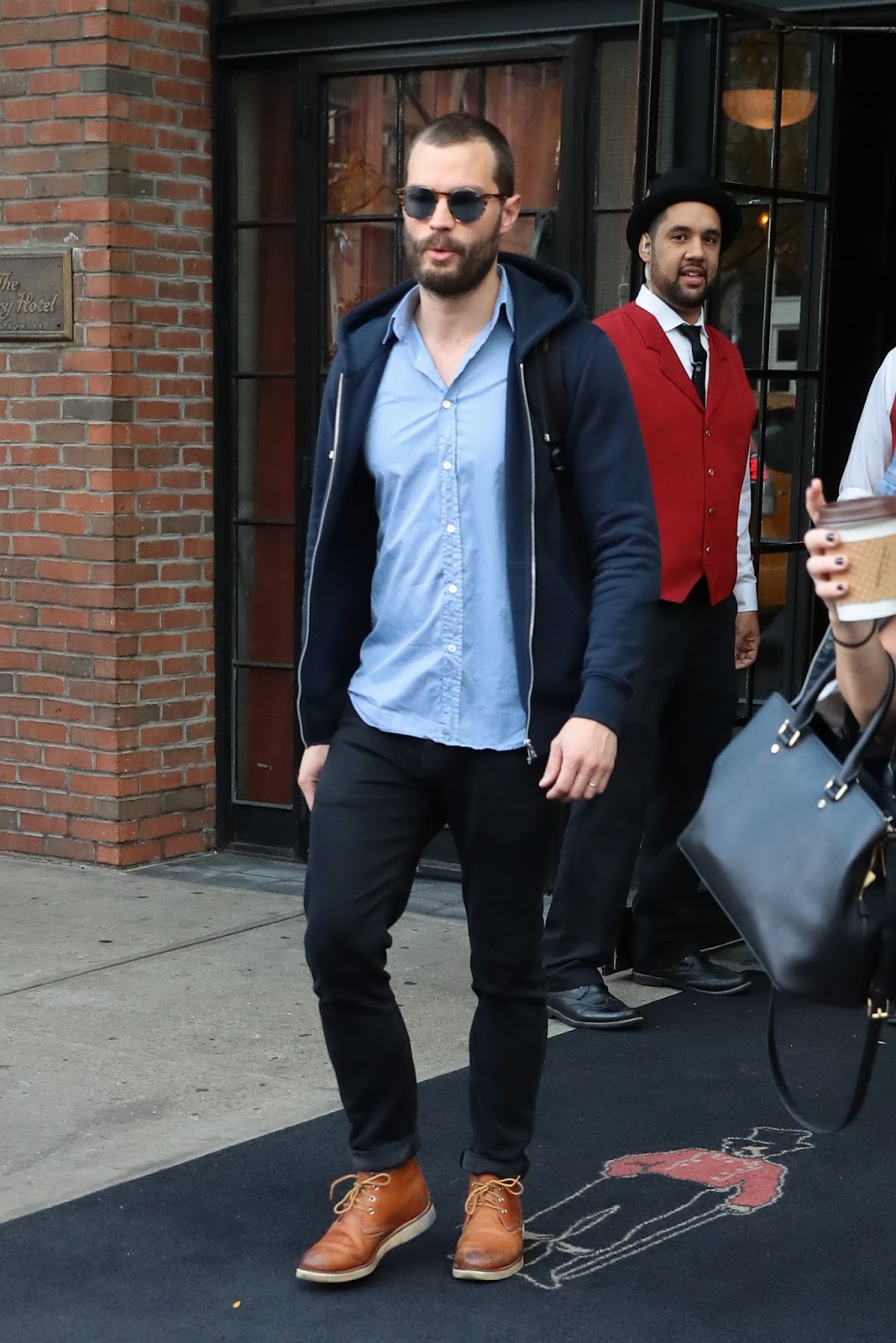 Fifty Shades Updates: HQ PHOTOS: Jamie Dornan spotted out in New York