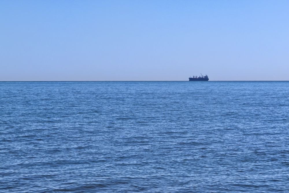 ship in the horizon