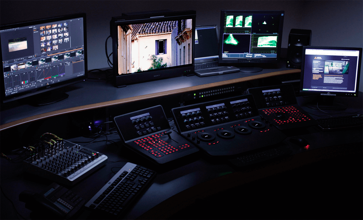 Edición y postproducción de documentos multimedia.