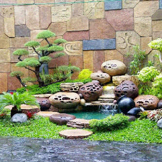 Taman dengan dekorasi tebing Taman dengan dekorasi tebing