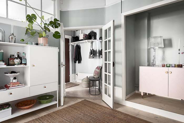 Valkoista ja väriä