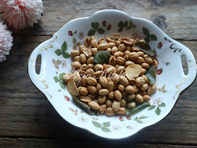 Kacang Tanah Goreng Dengan Bawang Putih