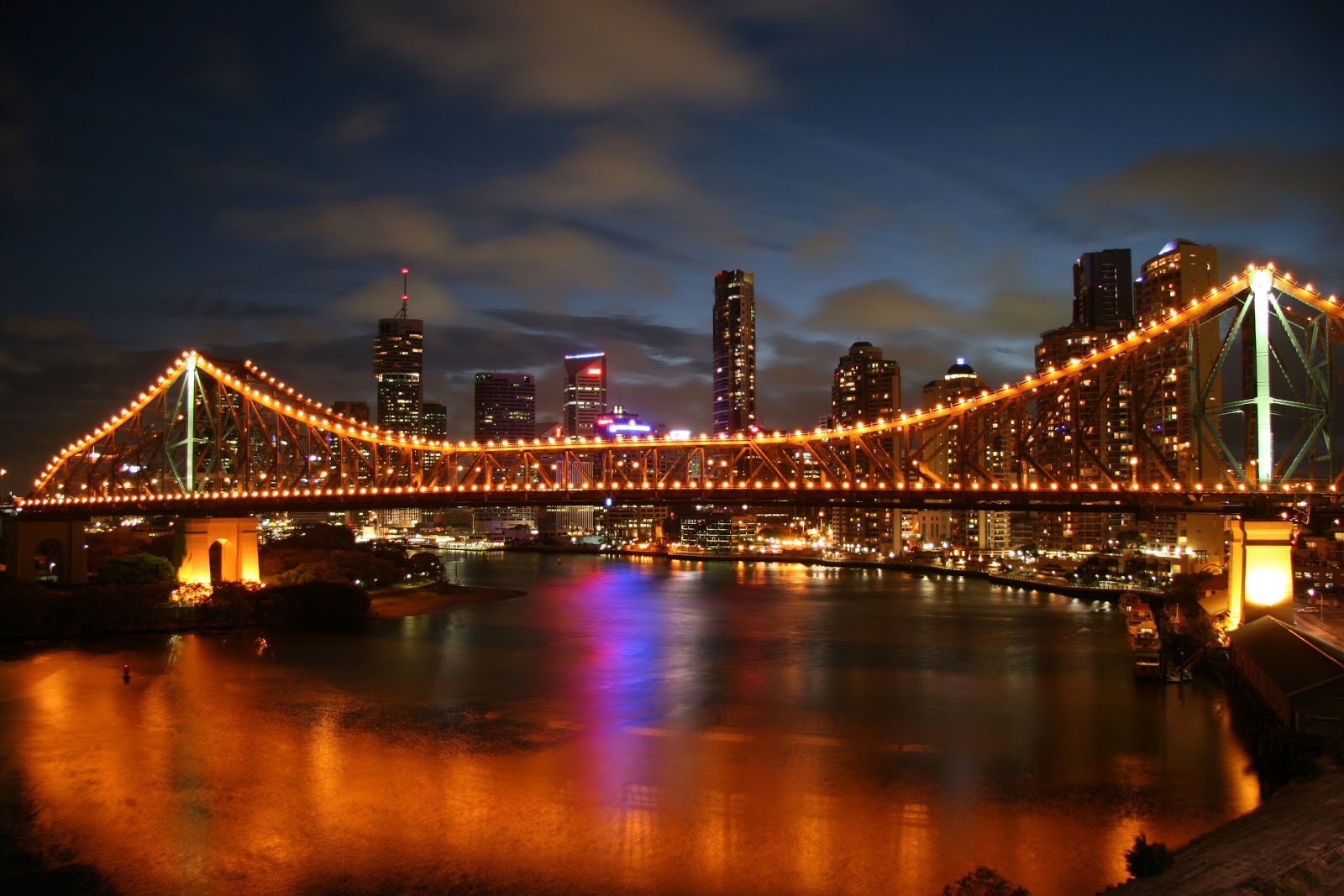 Brisbane Airport Transfers, Limousine and Chauffeur Services Brisbane airport to Gold Coast