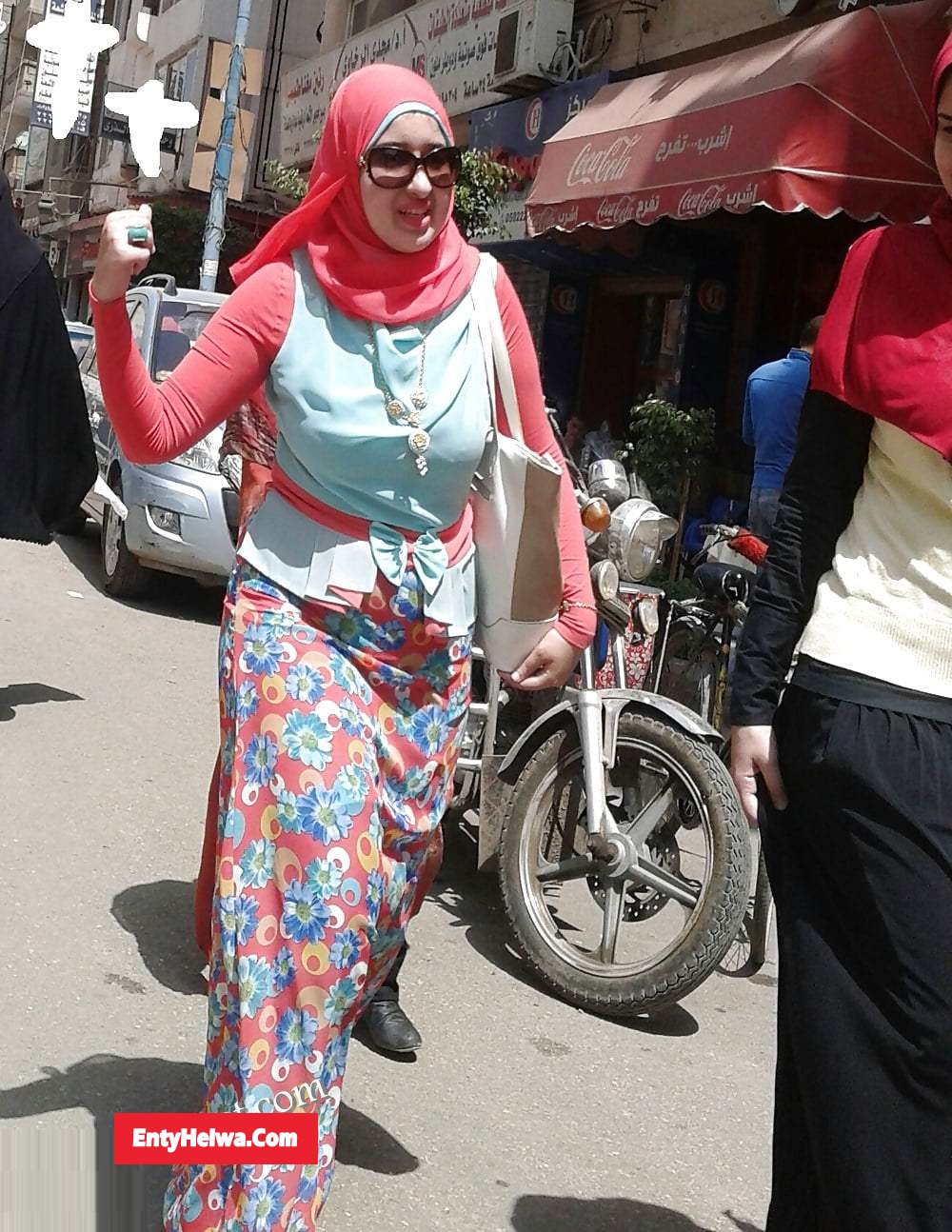 صور أجمل بنات محجبات بالجيبات في الشارع