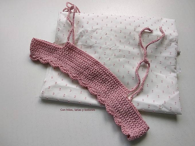 Con hilos, lanas y botones: Camisón de niña con canesú de ganchillo