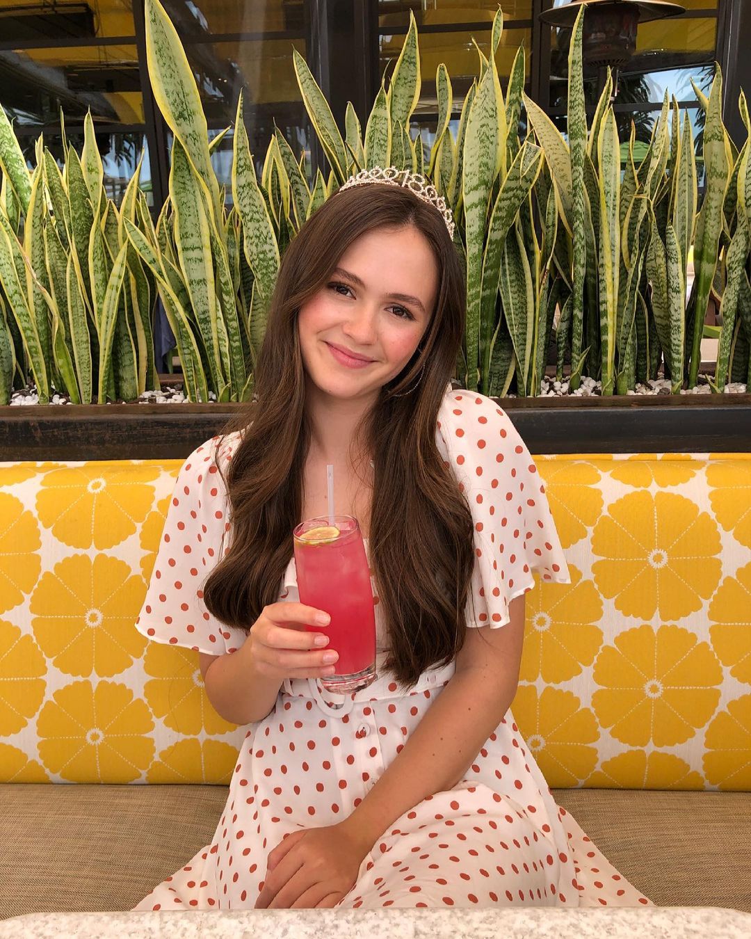 Starlet Arcade: Hot Olivia Sanabia