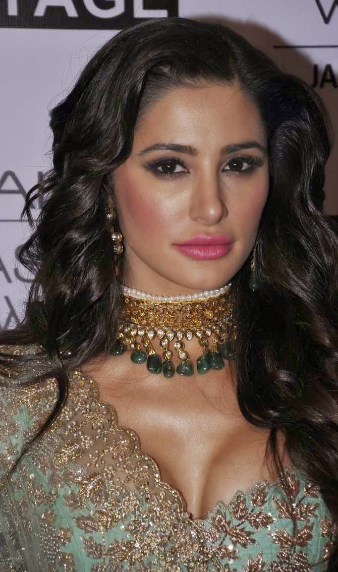 Nargis Fakhri Hot Cleavage Photos At Lakme Show | HQ Pics n Galleries