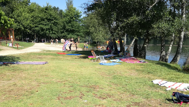 Zona de relvadp da Praia de Adaúfe