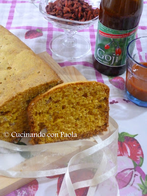 plum-cake del benessere con scaglie di mandorle