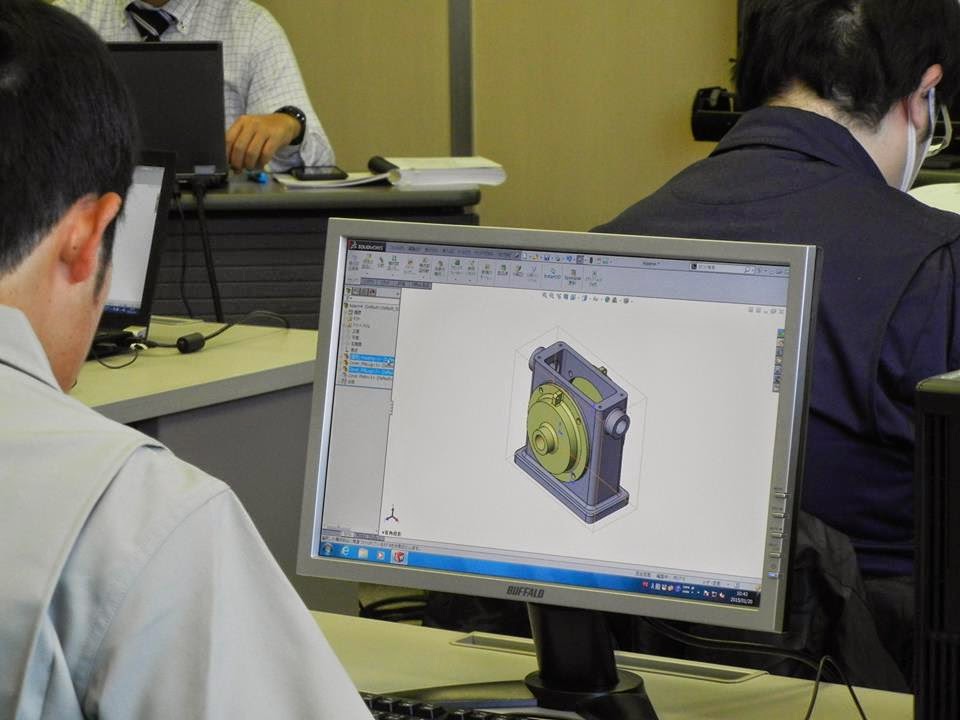 岩手県南技術研究センター 【3次元CAD・データー活用講座】(4日目)を行いました。 岩手県南技術研究センター 【3次元CAD・データー活用講座】(4日目)を行いました。