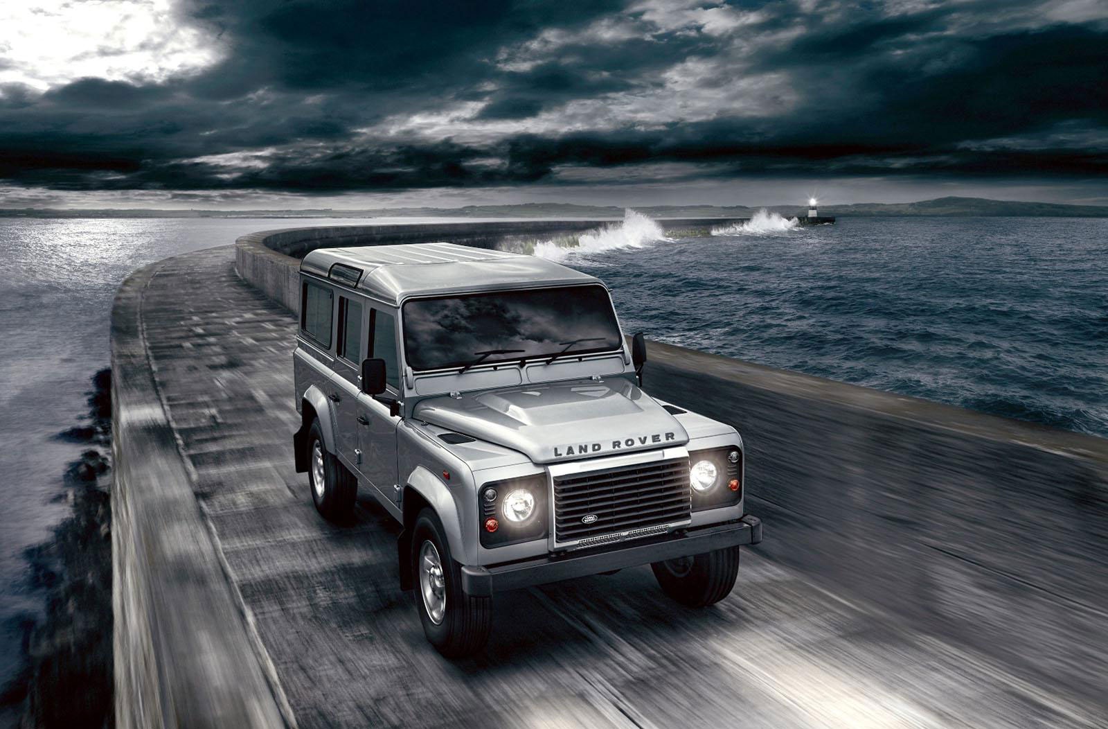 Land rover defender 2012
