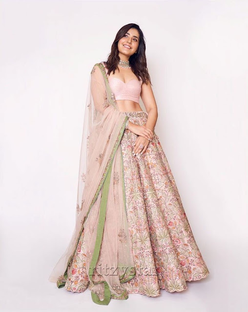 Raashi Khanna Hot Angel Look