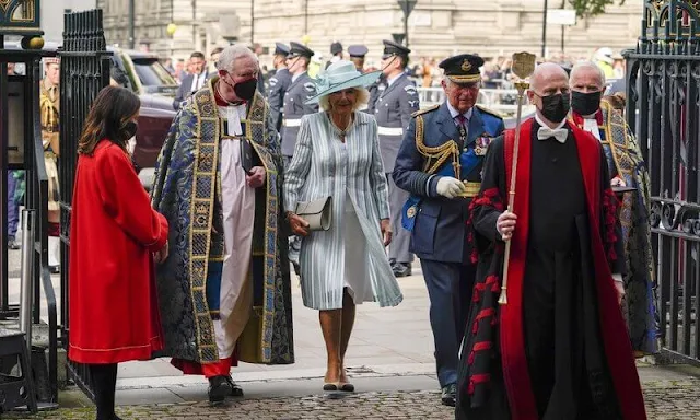 Duchess of Cornwall wore a striped dress by Bruce Oldfield. Duchess wore her pearl necklace and her RAF brooch