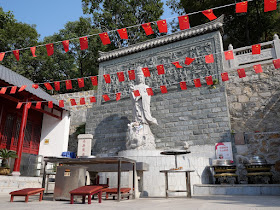 Guanyin Rock Temple (大士岩寺) in Xuzhou with PRC flags